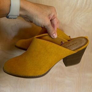Old Navy vegan suede mules size 8 yellow / mustard color.  Never worn.